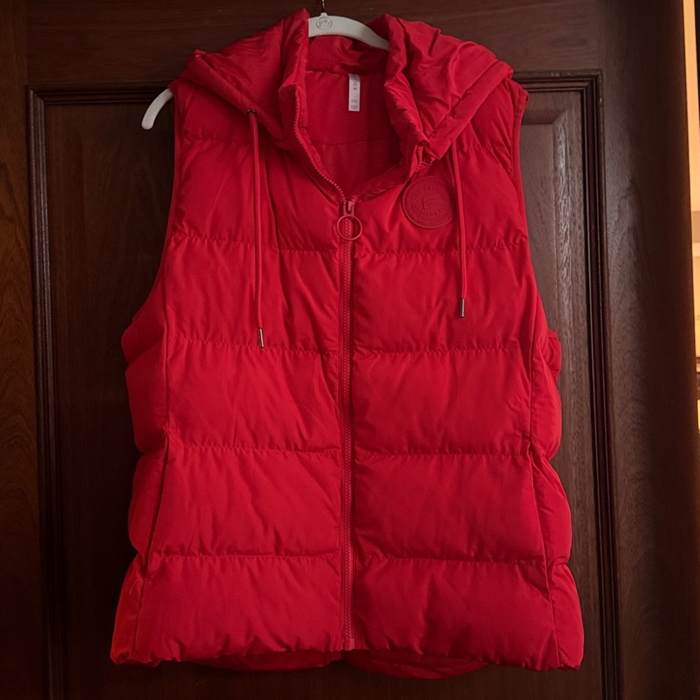 Fabletics Red Puffer Vest - Picture 3 of 7